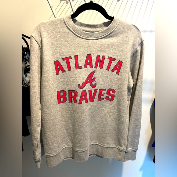 Other - Atlanta Braves Fanatics Gray Crewneck Sweatshirt